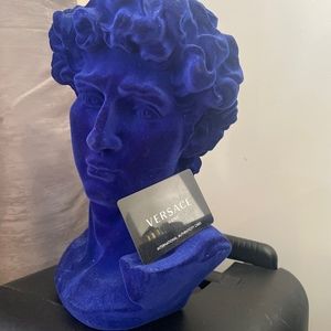 Meet your Posher, Capsule